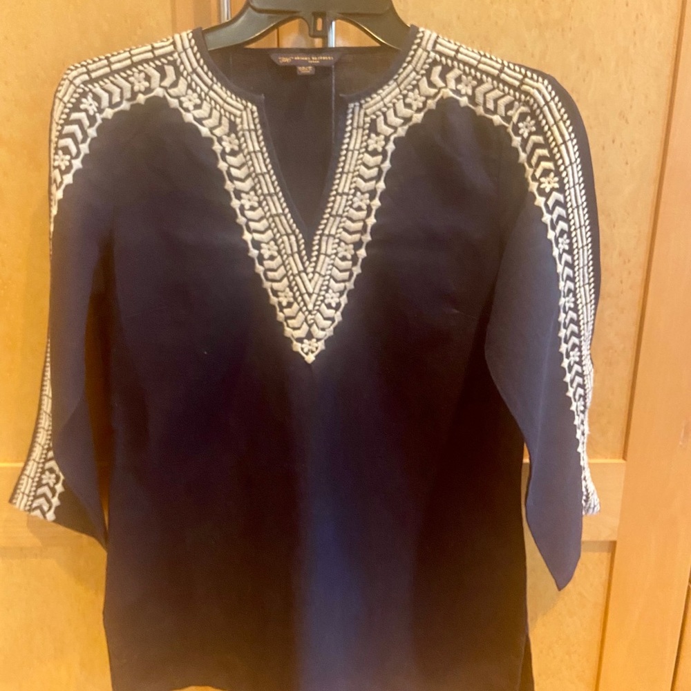 Brooks Brothers v neck top